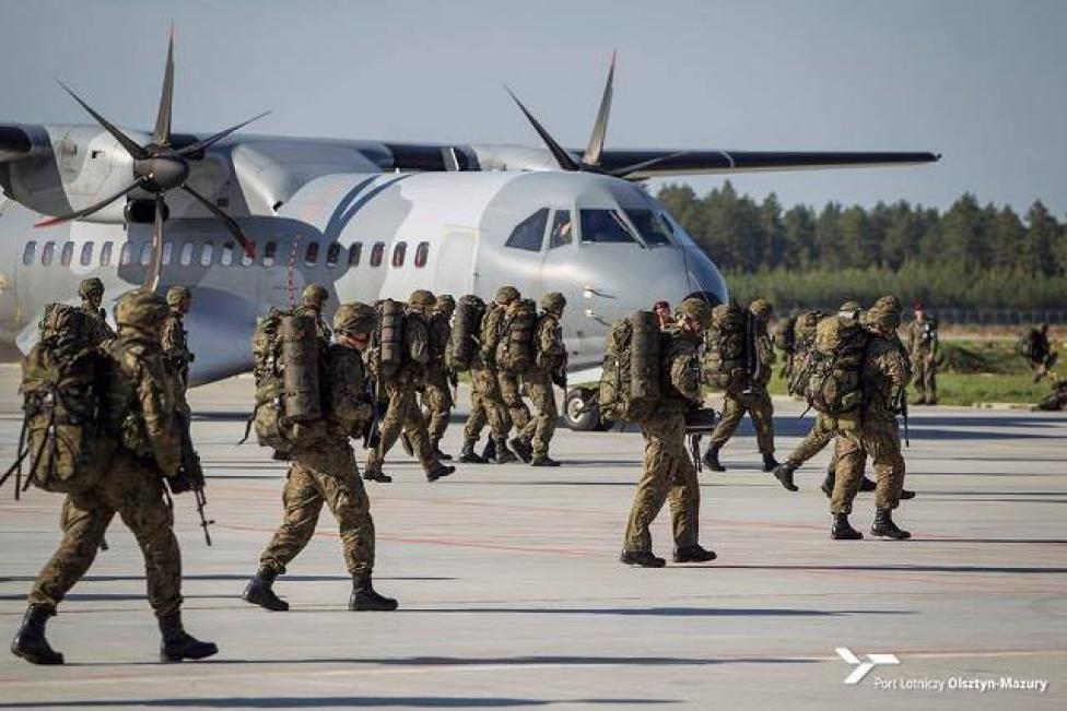 Ćwiczenia wojskowe Astral Knight 2020 na lotnisku w Szymanach (fot. Port Lotniczy Olsztyn-Mazury)