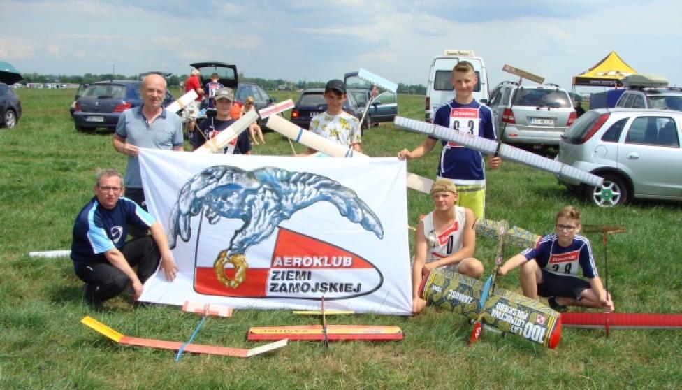 Zamojscy modelarze na 49 Mistrzostwach Polski Modeli Latających dla Juniorów Młodszych (fot. Aeroklub Ziemi Zamojskiej)