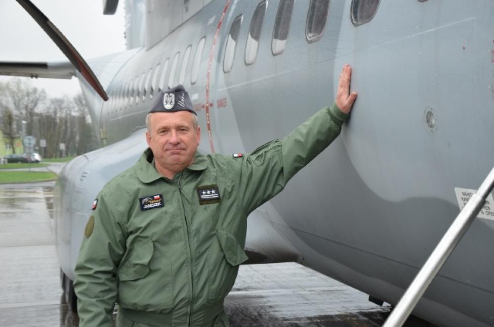 Lot pożegnalny płk pil. Dariusza Janiszka z DG RSZ (fot. kpt. Maciej Nojek)