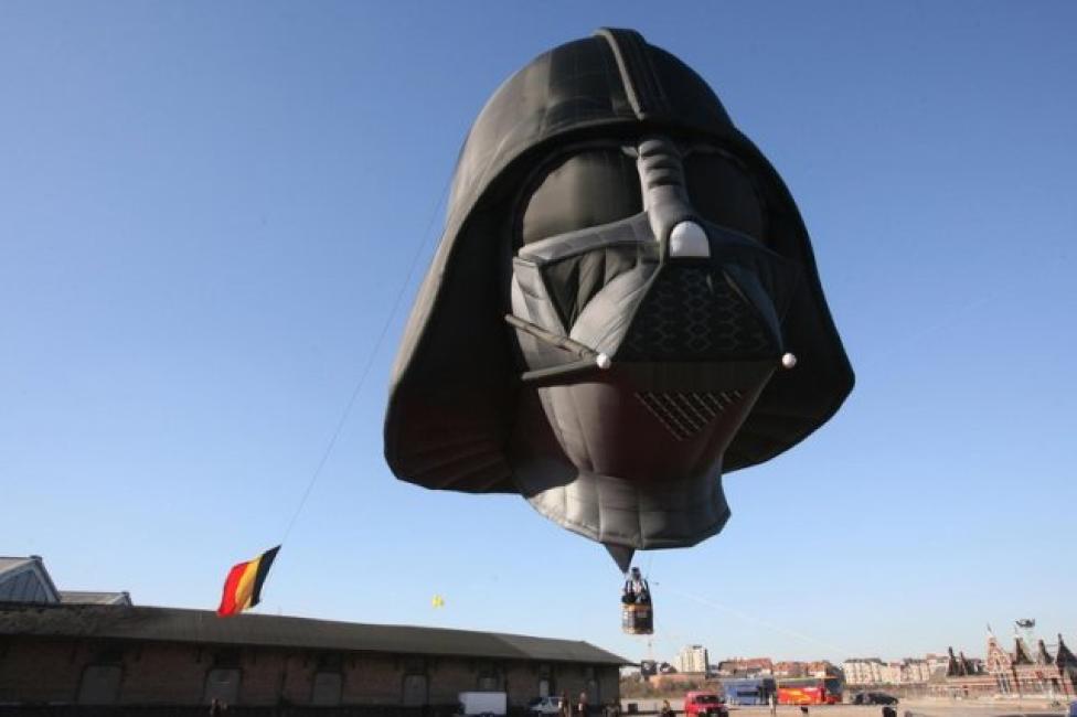 Darth Vader nad Brukselą (fot. Dominique Faget/Getty Images)
