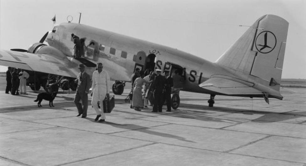 Douglas DC-2 w barwach PLL LOT (fot. Matpc/Domena publiczna/Wikimedia Commons)