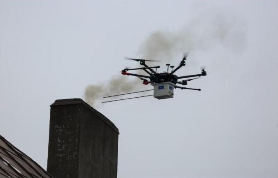 Dron mierzący poziom szkodliwych substancji (fot. katowice.eu)