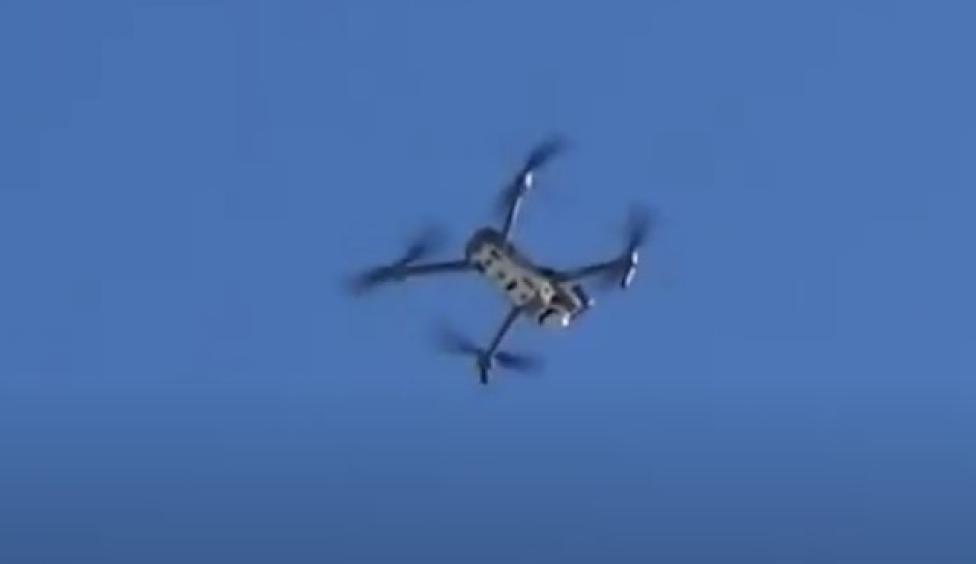 Dron w locie - widok z dołu (fot. KWP Olsztyn)