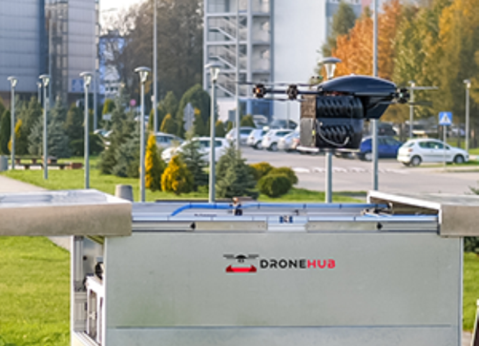 Dronehub testuje autonomiczne loty dronów w mieście (fot. Dronehub)