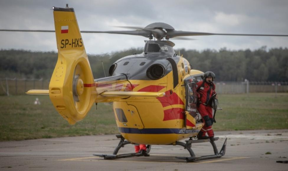 EC135 Lotniczego Pogotowia Ratunkowego na lądowisku (fot. DWOT)