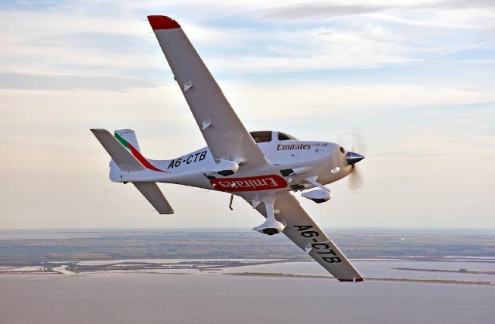 Samolot Cirrus SR22 G6 należący do Emirates Flight Training Academy (fot. Emirates)