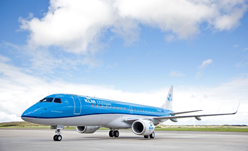 Emb175 należący do linii KLM, fot. bluebiz