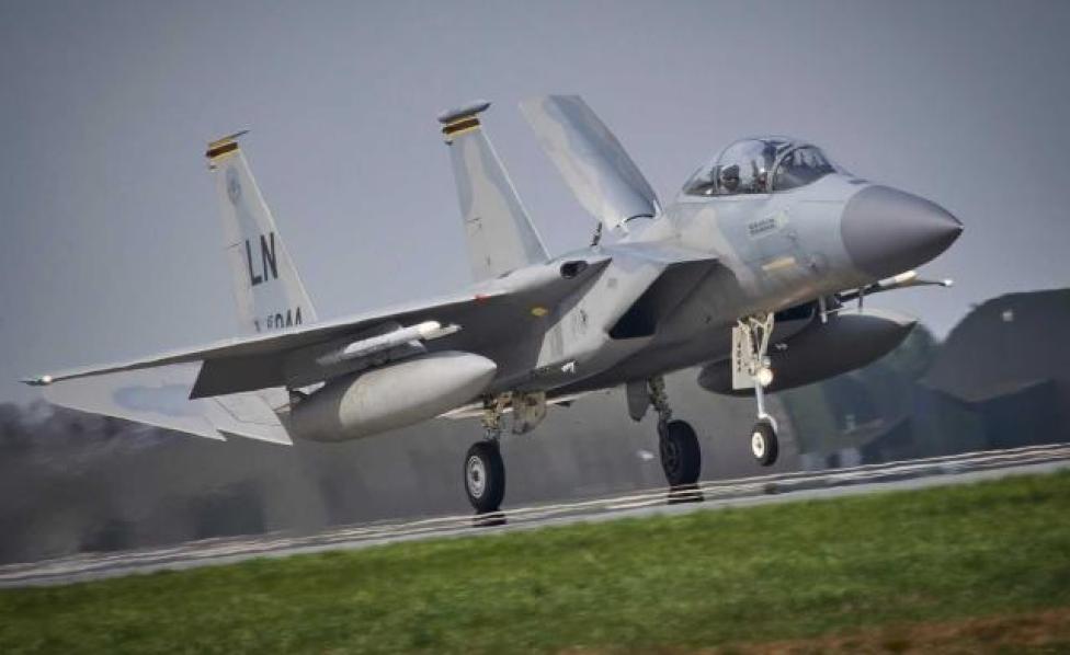 F-15 amerykański - lądowanie (fot. Piotr Łysakowski)