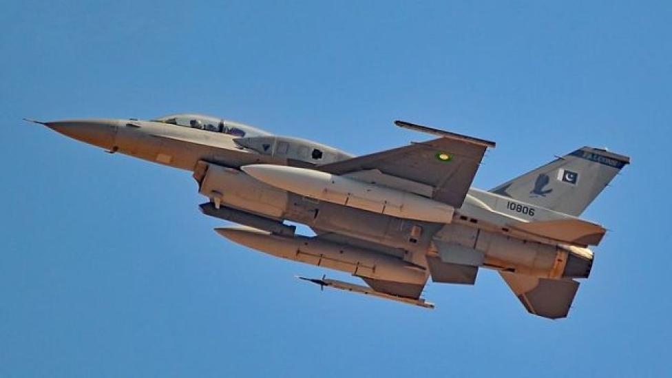 F-16D w locie należący do Pakistan Air Force (fot. Tomás Del Coro/CC BY-SA/Wikimedia Commons)