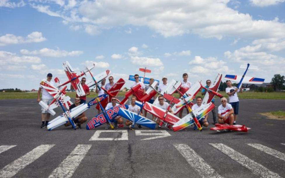 Puchar Polski Modeli Akrobacyjnych na uwięzi F2B na lotnisku w Pobiedniku Wielkim (fot. Basia Budniak)