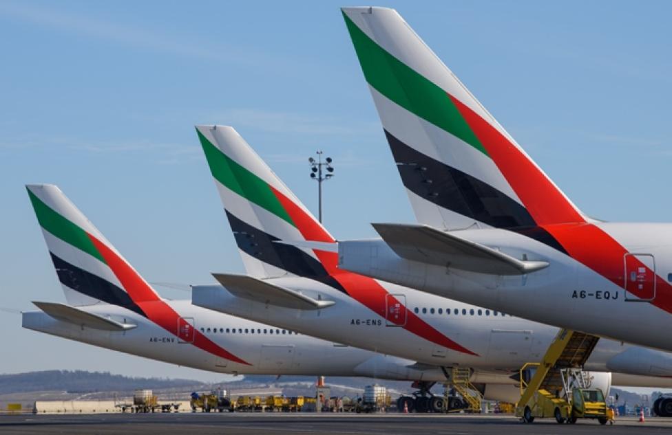 Flota samolotów Emirates na płycie lotniska (fot. Emirates)