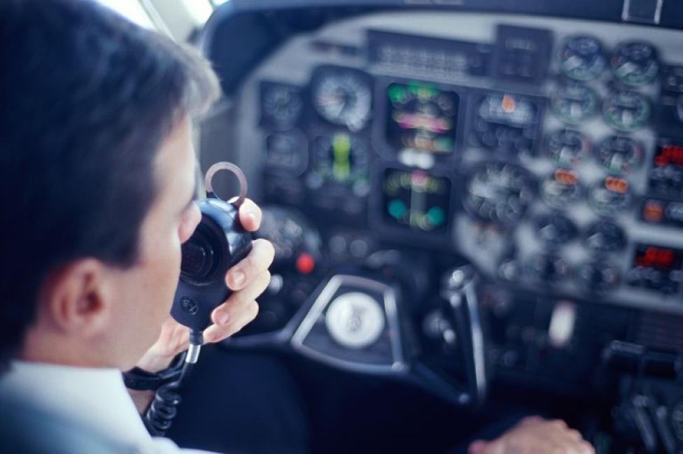 Pilot prowadzący łączność radiową