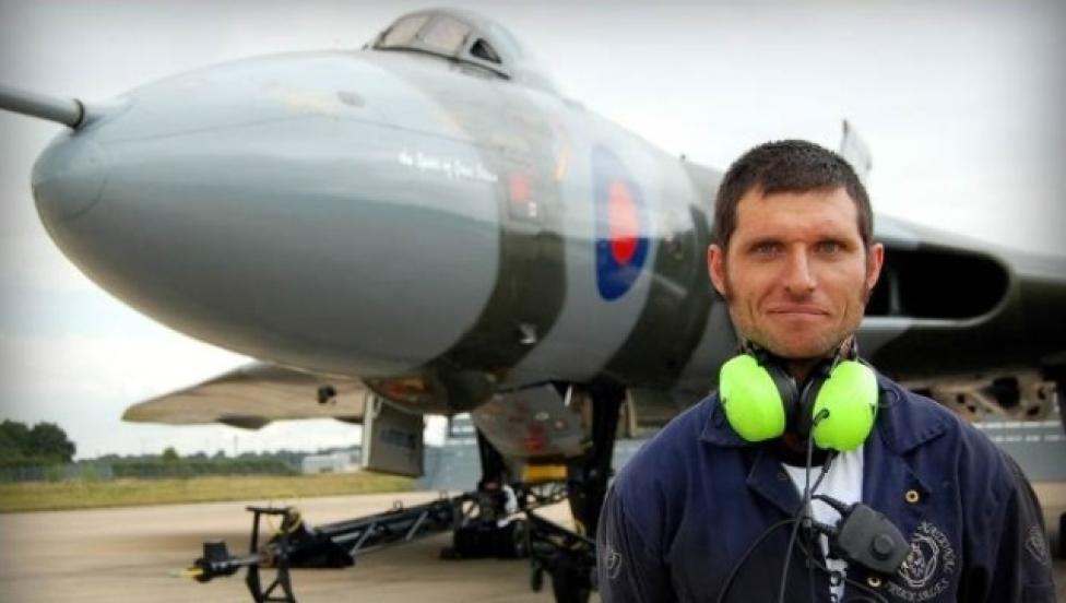 Guy Martin przy samolocie Avro Vulcan XH558 (fot. BBC Brit)