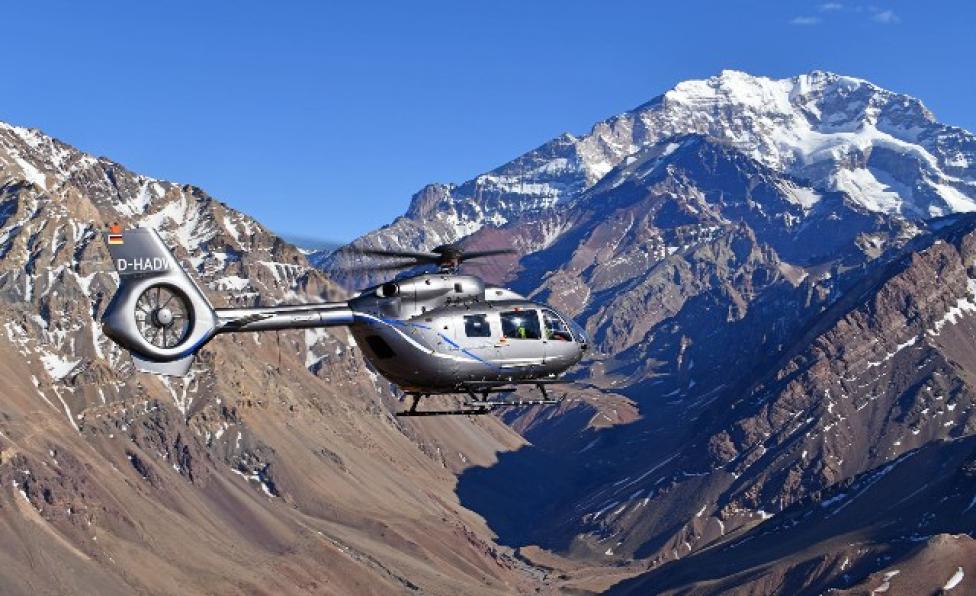 H145 leci na na Aconcagua, najwyższy szczyt Andów (fot. Airbus Helicopters)