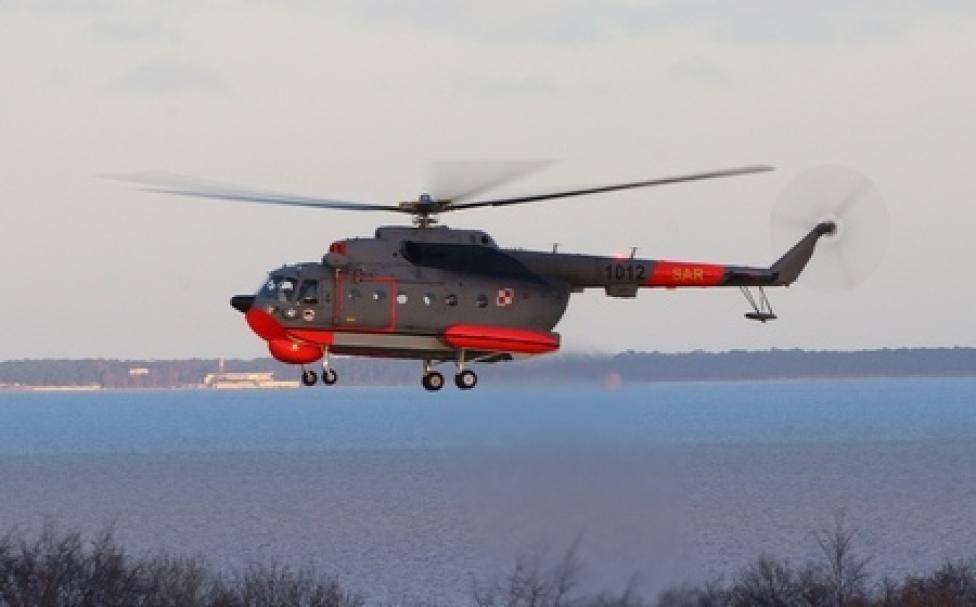 Mi-14PŁ/R z Darłowa w akcji ratowniczej (fot. blmw.wp.mil.pl)