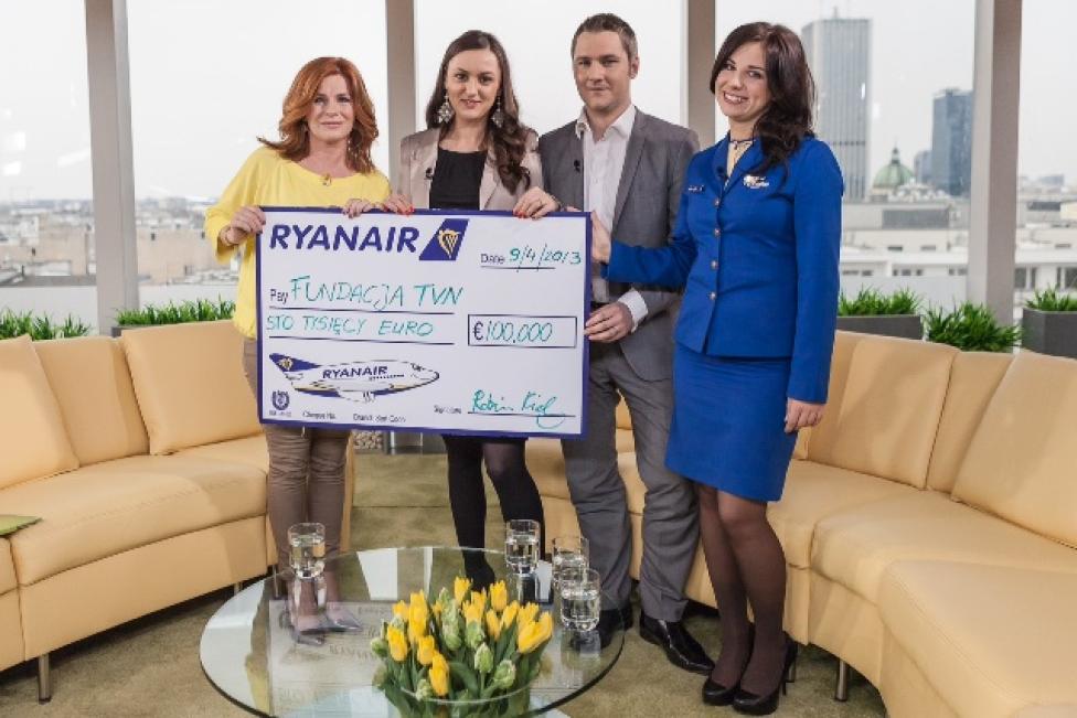 Ryanair: Personel pokładowy przekazał 100,000 euro dla Fundacji TVN