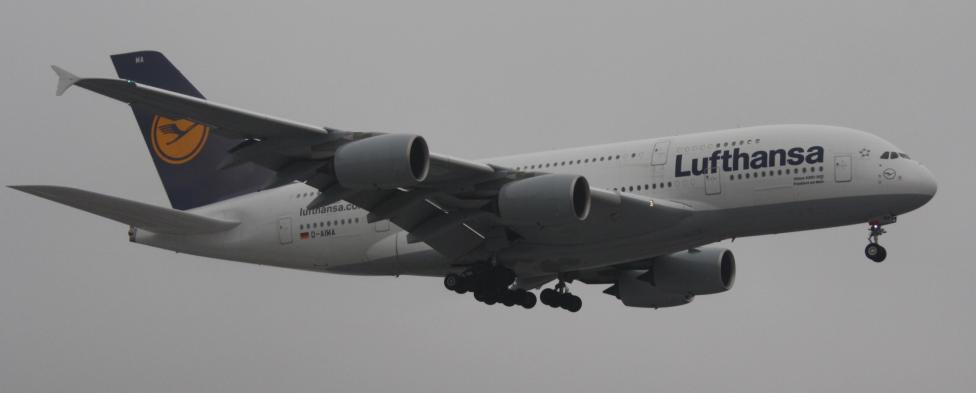 A380 ląduje w Warszawie