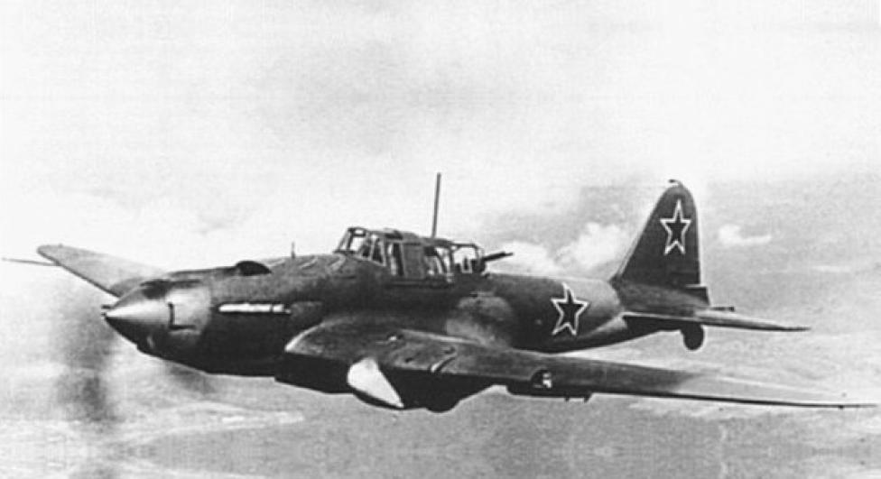 Ił-2 lotnictwa radzieckiego w locie (fot. archiwum samolotypolskie.pl)