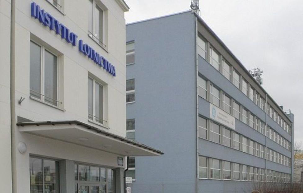 Instytut Lotnictwa - budynek (fot. pl.wikipedia.org)