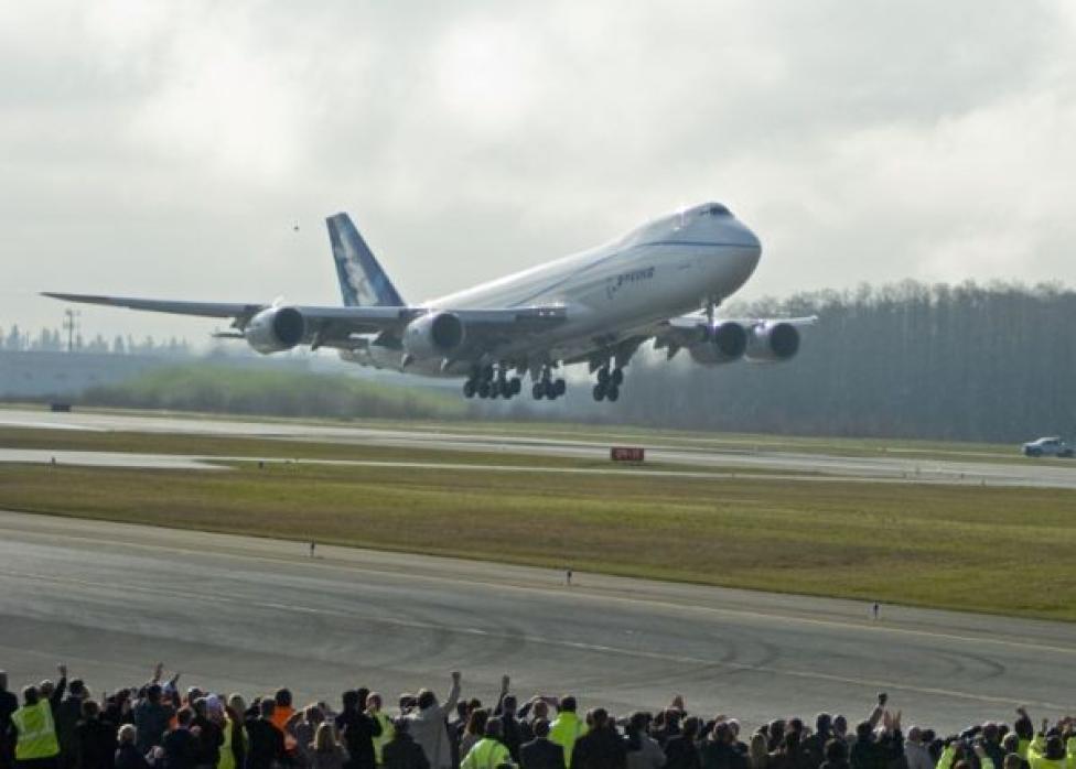 747-8 Freighter - pierwszy lot