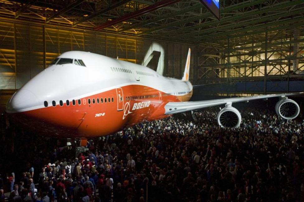 Boeing odsłonił wczoraj swój nowy samolot 747-8 Intercontinental