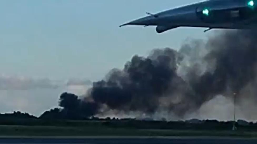 Katastrofa samolotu pasażerskiego Gulfstream G-IVSP na Dominikanie (fot. kadr z filmu na Twitterze) Katastrofa samolotu pasażerskiego Gulfstream G-IVSP na Dominikanie (fot. kadr z filmu na Twitterze)