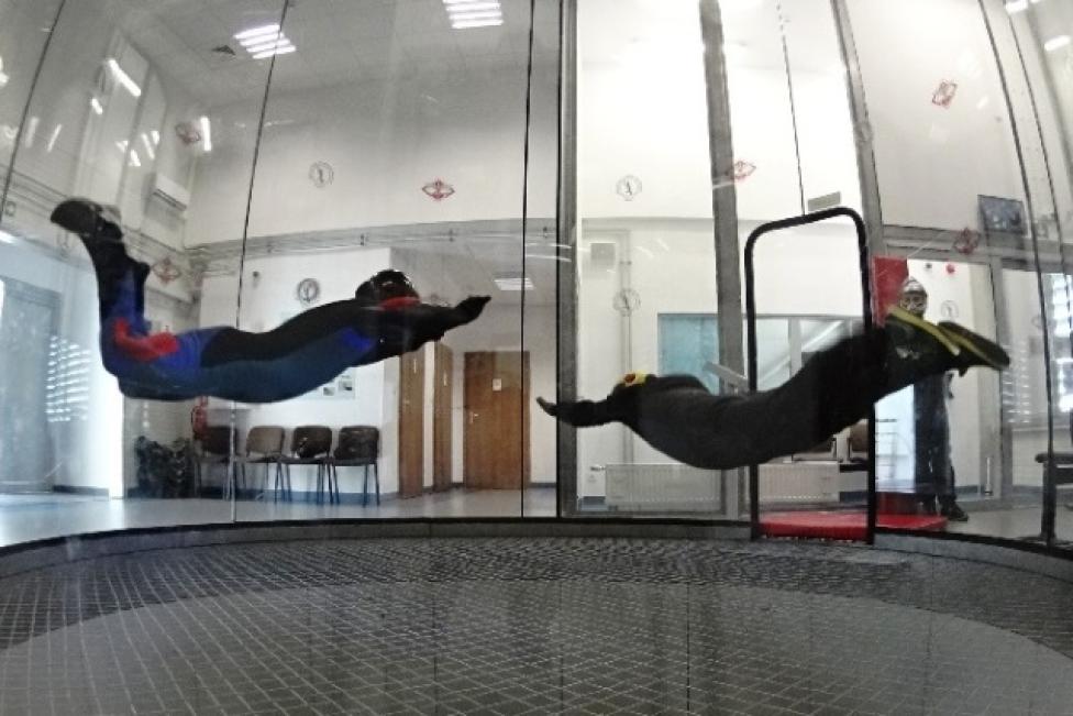 Szkolenie w symulatorze skoków spadochronowych