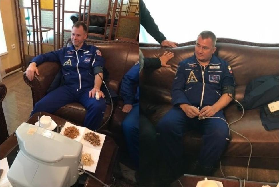 Kosmonauci - Amerykanin Nick Hague i Rosjanin Aleksiej Owczynin (fot. Roscosmos/Twitter)