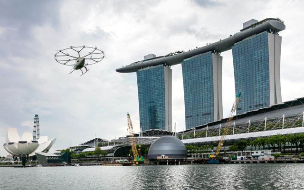 Latająca taksówka firmy Volocopter wykonała w Singapurze próbny lot (fot. volocopter.com)