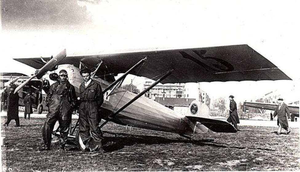 S.i M.Działowski przy samolocie DKD-4,który na II Konkursie Awionetek w 1928 roku w Warszawie zajął 1 miejsce(arch.M Działowski)