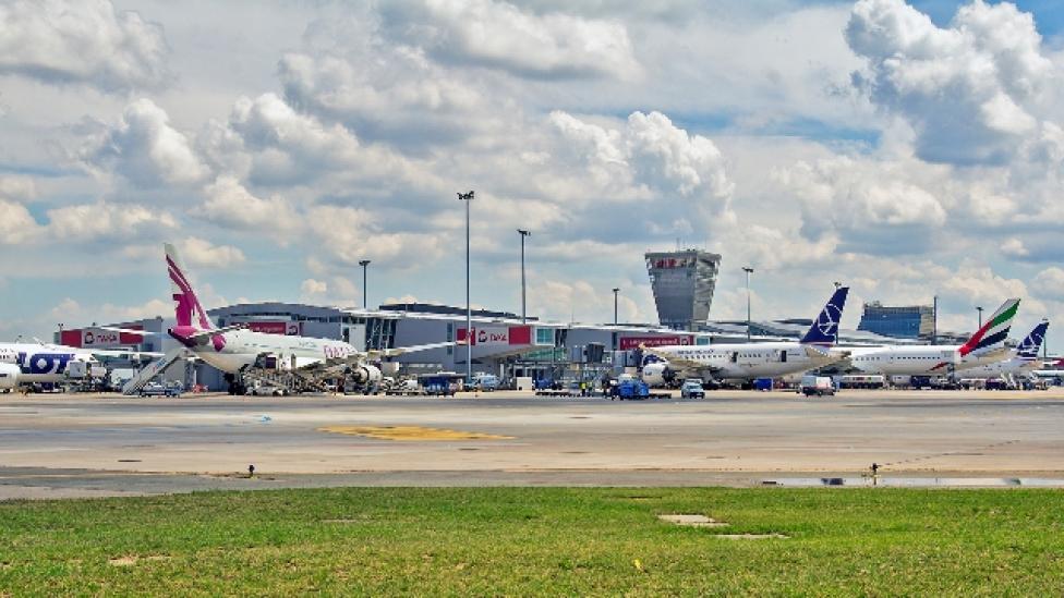 Lotnisko Chopina - samoloty na płycie (fot. Dariusz Kłosiński)