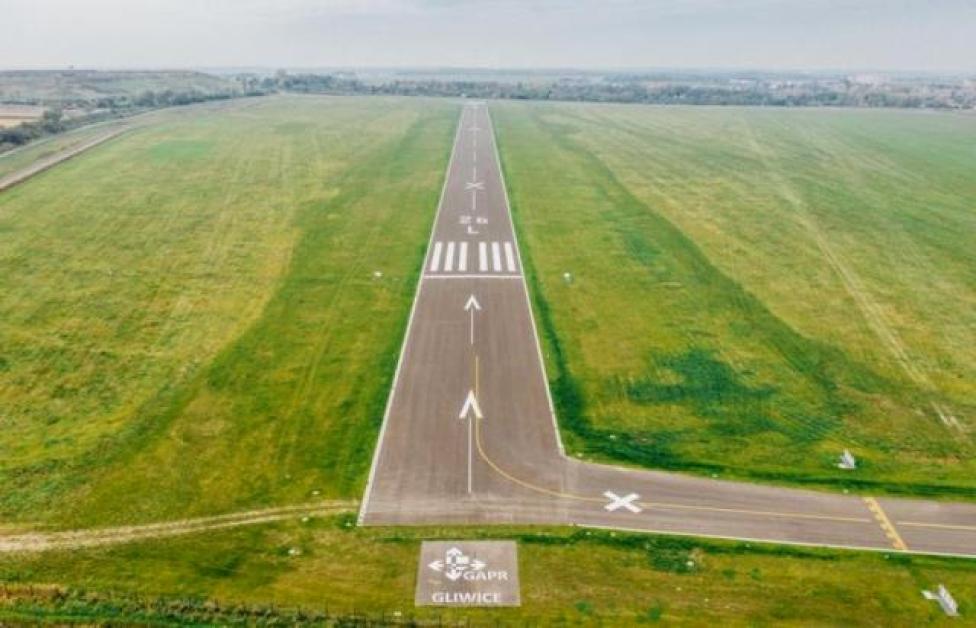 Lotnisko w Gliwicach - pas startowy - widok z góry (fot. Mosquidron/UM Gliwice)