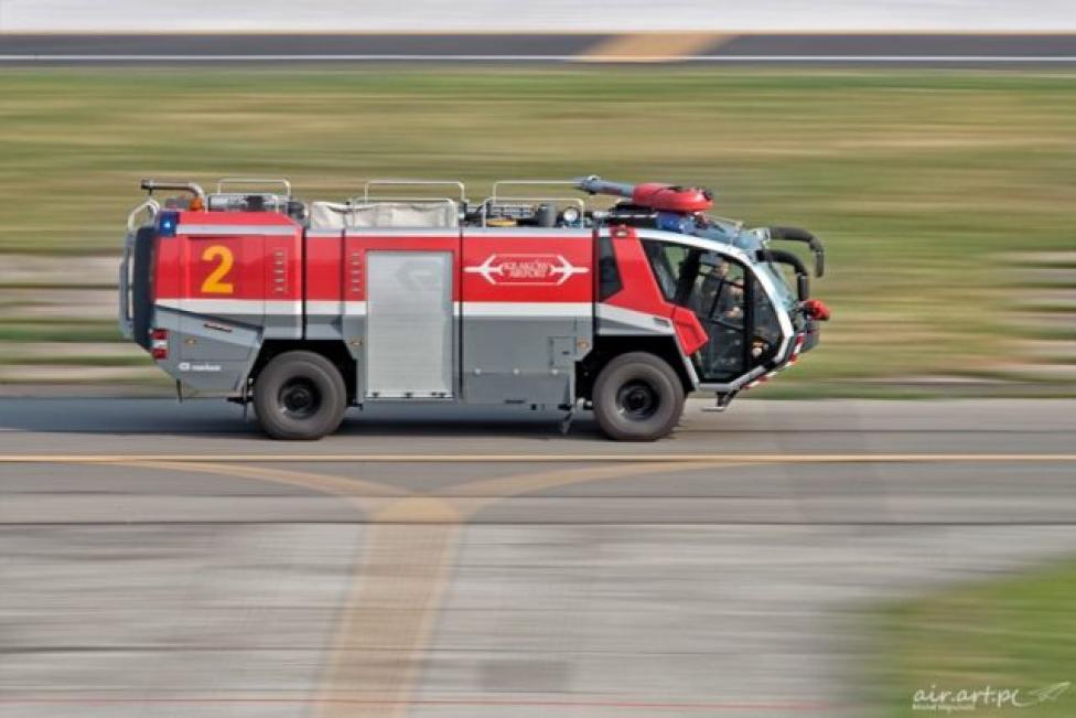 Lotniskowa służba ratowniczo-gaśnicza (fot. M. Wajnchold, SPFL)