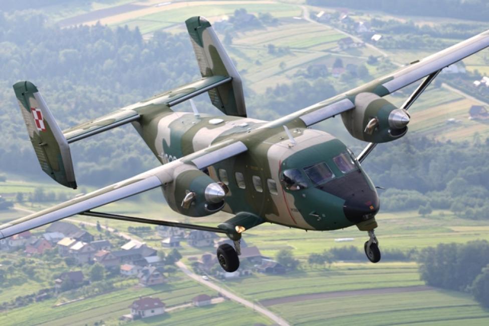 M-28 Bryza z 33. Bazy Lotnictwa Transportowego w locie - widok z przodu (fot. Bartek Bera)