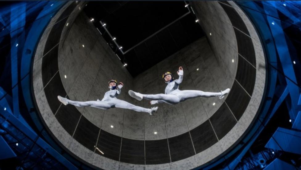 Maja Kuczyńska i Kyra Poh w największym tunelu świata (fot. Naim Chidiac/Red Bull Content Pool)