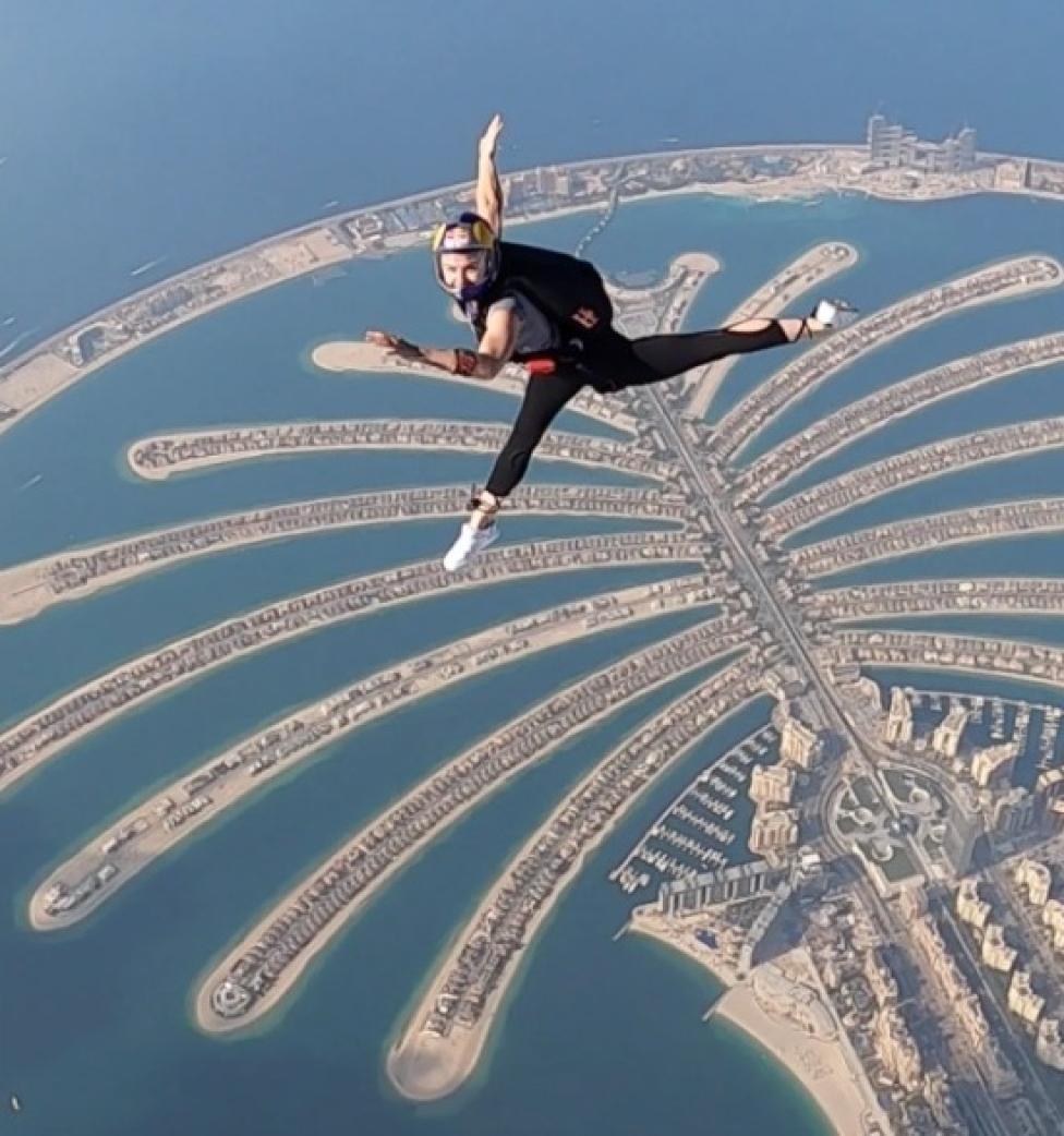 Maja Kuczyńska – skok nad Palmą w Dubaju (fot. Red Bull Polska)