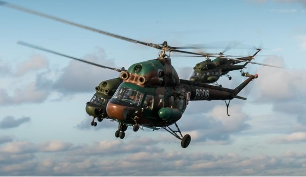 Śmigłowce wielozadaniowe Mi-2 w locie (fot. st. chor. sztab. Waldemar Młynarczyk/COM CAM DORSZ)