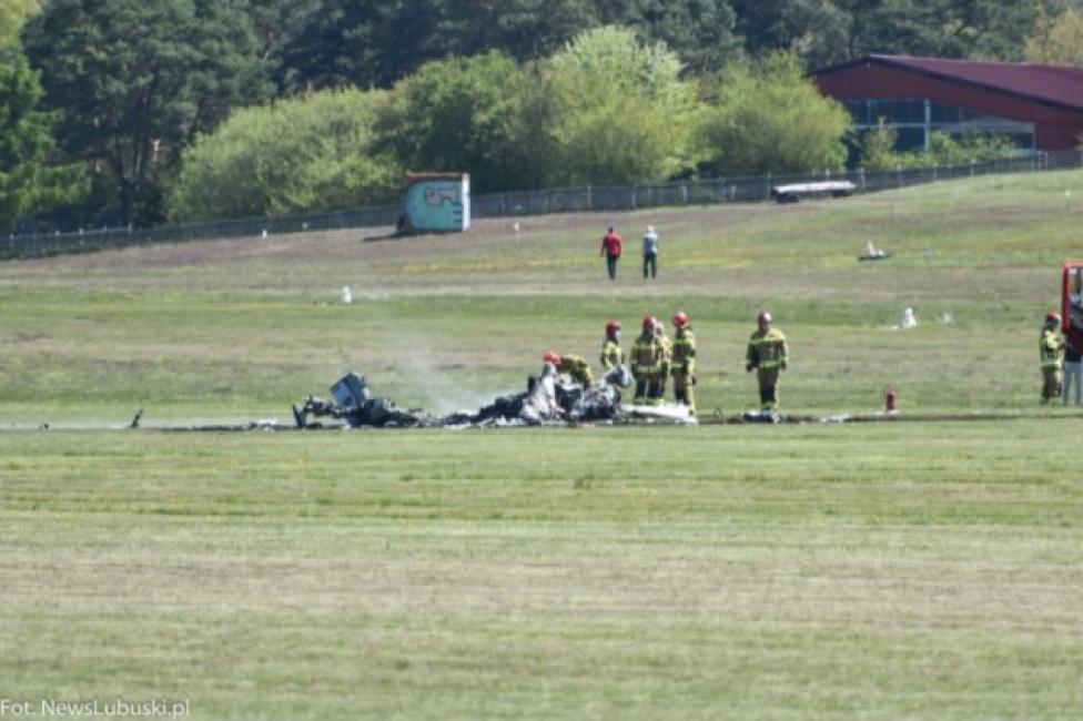 Miejsce katastrofy samolotu na lotnisku Zielona Góra-Przylep (fot. NewsLubuski.pl)