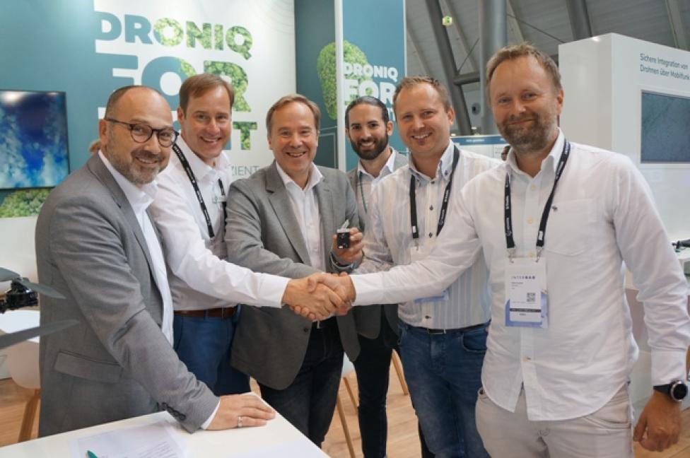 Droniq i Aerobits podpisały porozumienie w celu opracowania standardów śledzenia dronów (fot. Aerobits)