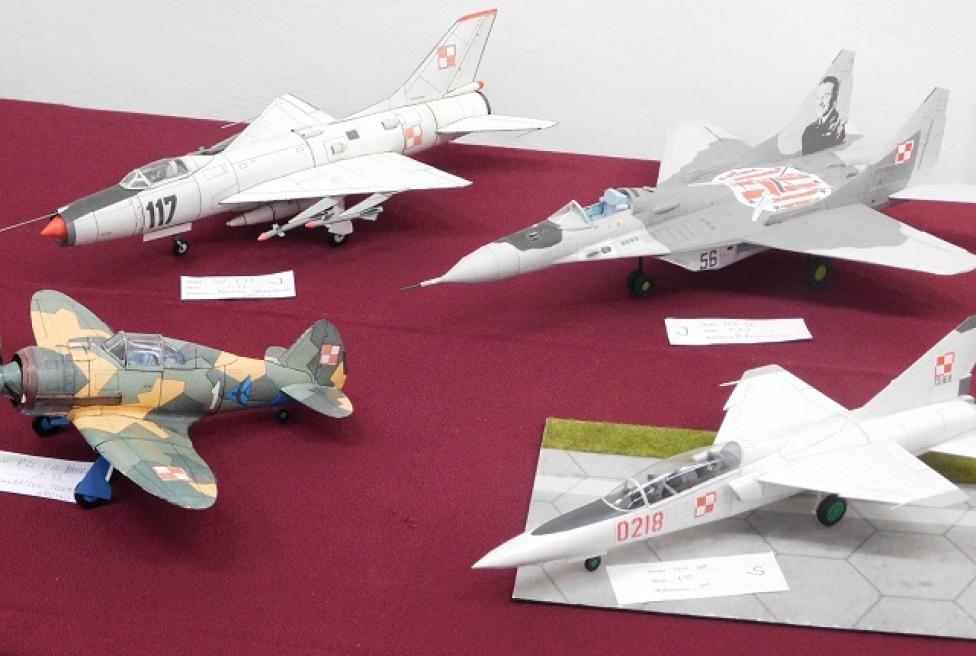 Modele samolotów kartonowe (fot. KKSL)