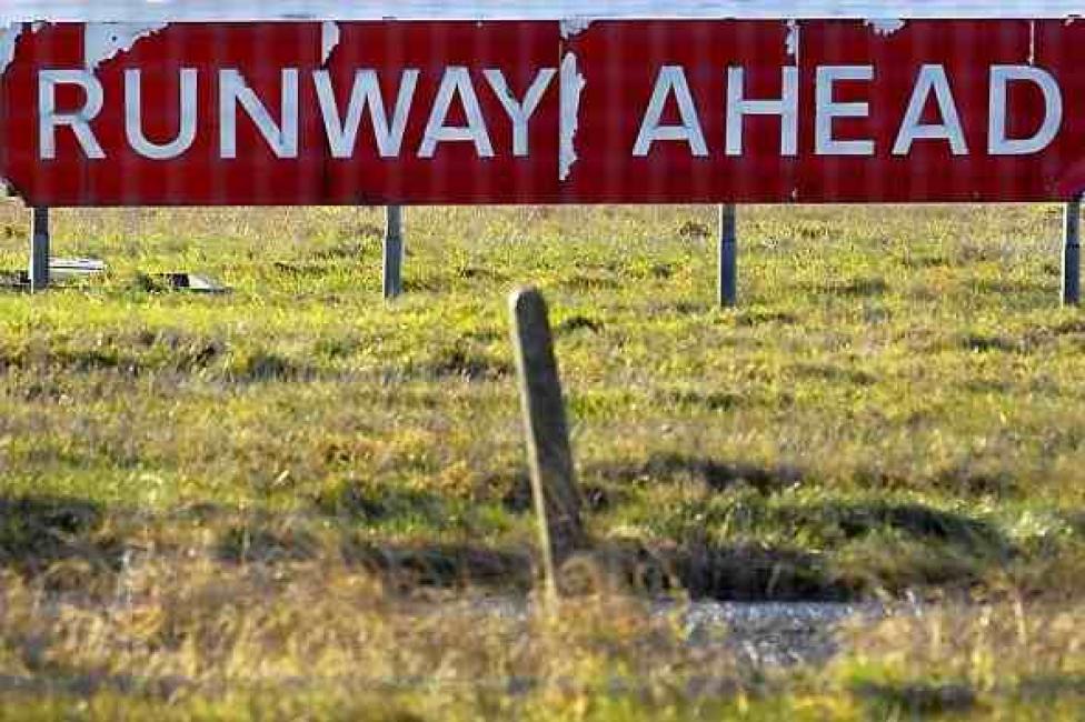 Runway Ahead/ na Cork Airport rozbił się mały samolot pasażerski