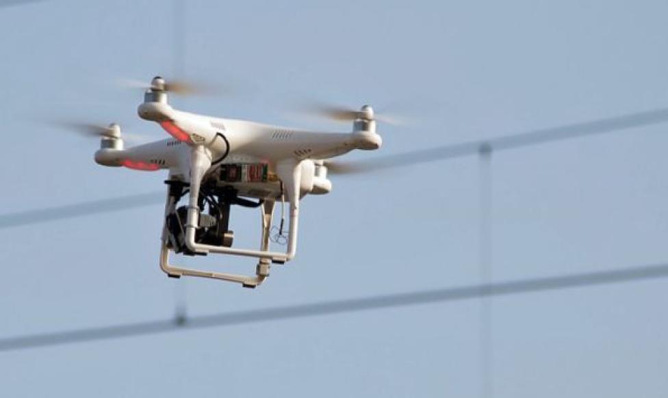 Nie wiadomo, kto wysyła drony nad francuskie elektrownie (fot. Pixabay)
