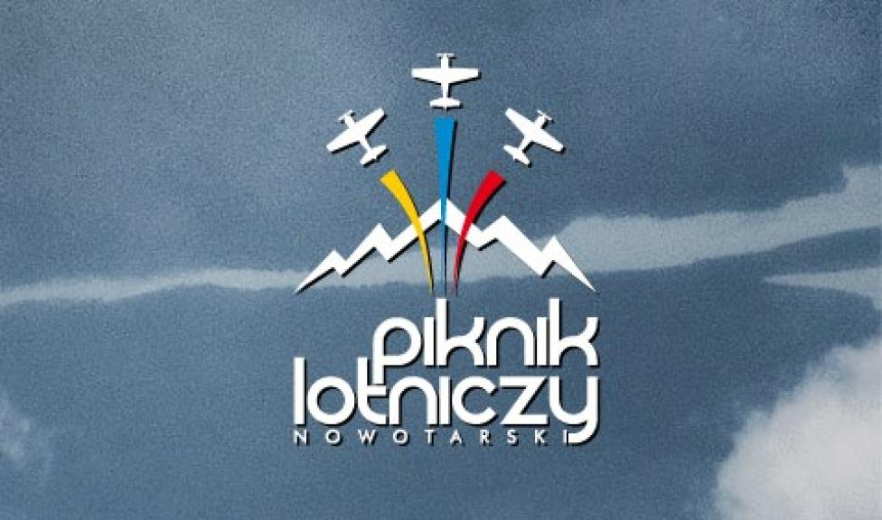 Nowotarski Piknik Lotniczy - logo na tle nieba (fot. pikniknowotarski.pl)