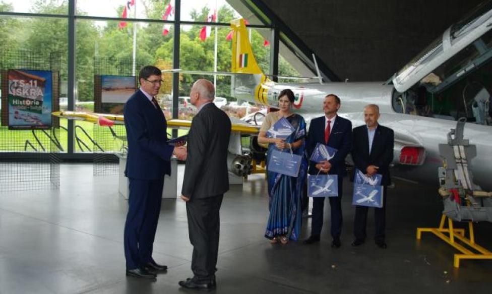 Oficjalne powitanie indyjskiej Iskry w Muzeum Lotnictwa Polskiego (fot. muzeumlotnictwa.pl)