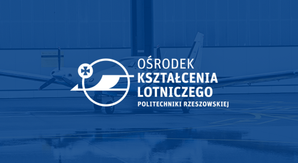 Ośrodek Kształcenia Lotniczego Politechniki Rzeszowskiej - logo na tle samolotu (fot. w.prz.edu.pl)