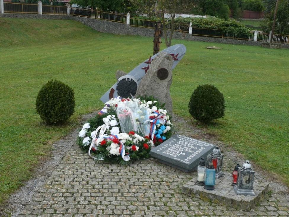 73 rocznica katastrofy Halifaxa z 301 Dywizjonu w Radaticach na Słowacji (fot. kksl.p40.pl)