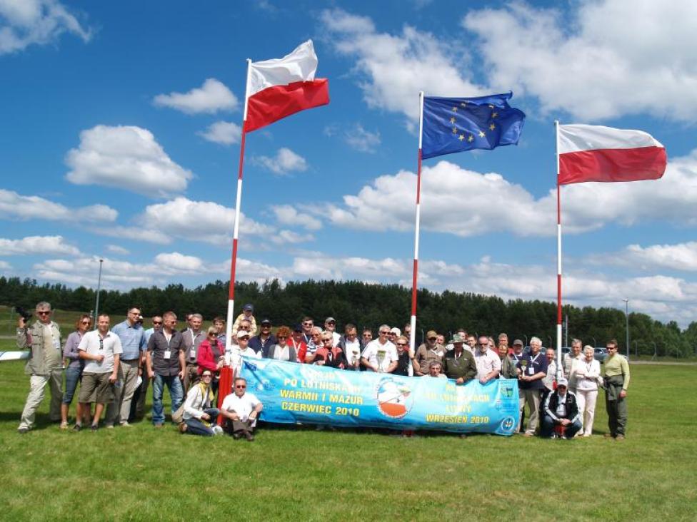 Uczestnicy Międzynarodowego Rajdu po lotniskach Warmii i Mazur czerwiec 2010/ fot. Jan Szachowicz