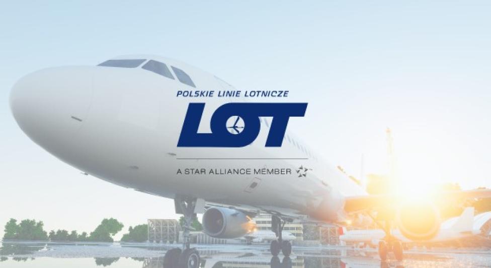 PLL LOT - logo na tle samolotu (fot. w.prz.edu.pl)