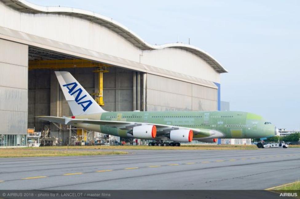 Pierwszy A380 zamówiony przez japońskie linie ANA opuszcza linię montażu w Tuluzie (fot. F.Lancelot/Airbus)