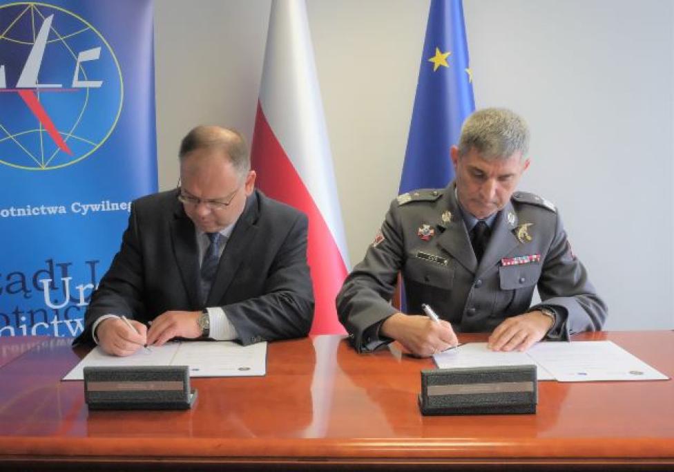 Podpisanie porozumienia o współpracy ULC i LAW w zakresie zarządzania bezpieczeństwem w lotnictwie cywilnym (fot. ULC)